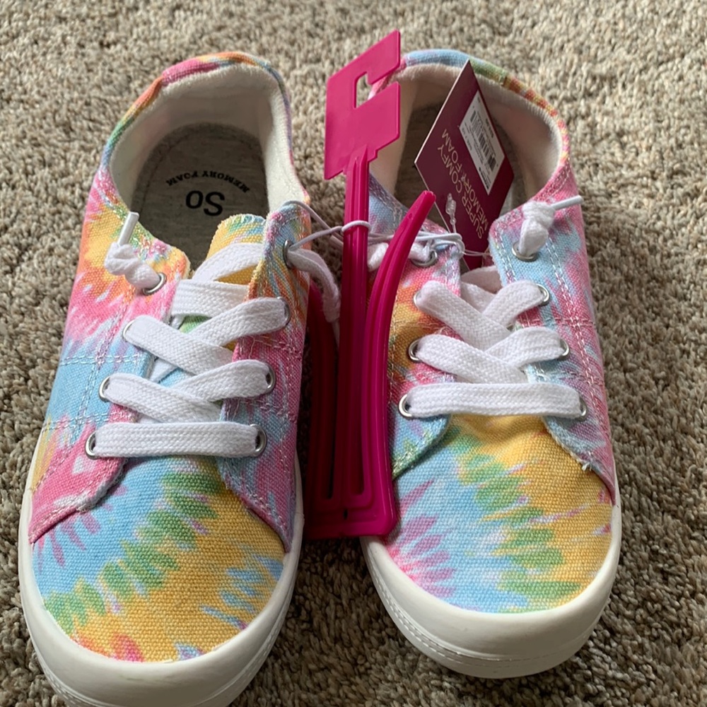 Net SO memory foam tennis shoes women size 7.5.  Super cute for the summer.